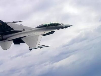 An American F-16 plane crashes near Holloman Air Force Base in New Mexico
