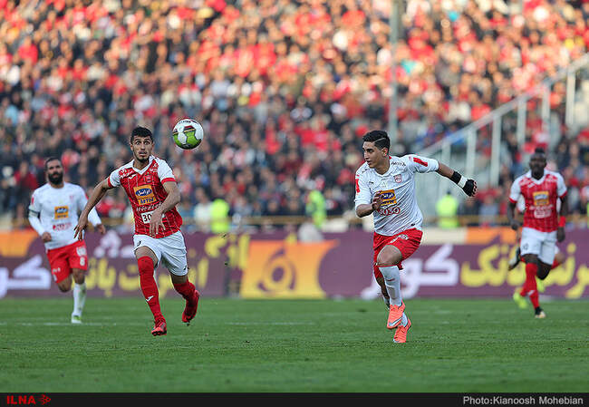 دیدار تیم‌های فوتبال پرسپولیس تهران و تراکتور سازی تبریز
