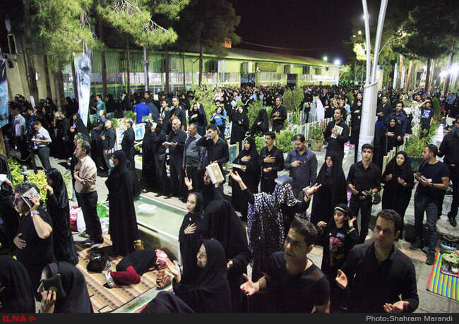 مراسم احیای شب بیست و سوم ماه مبارک رمضان در گلستان شهدای اصفهان 