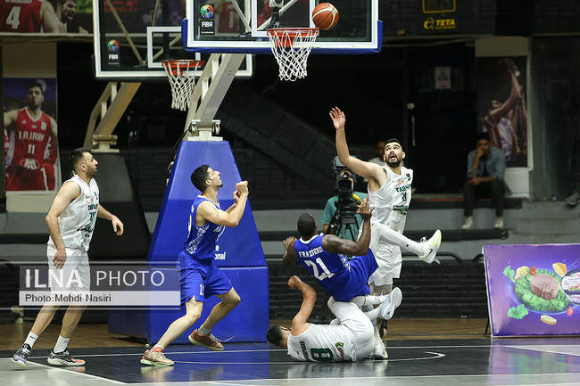 دیدار تیم های بسکتبال طبیعت اسلامشهر و پالایش نفت آبادان