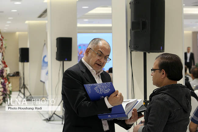 نشست رونمایی از گزارش 1403 شرکت صنایع تولیدی کروز