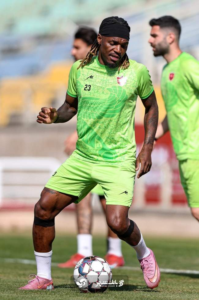 گزارش تصویری تمرین امروز پرسپولیس با یک مهمان ویژه