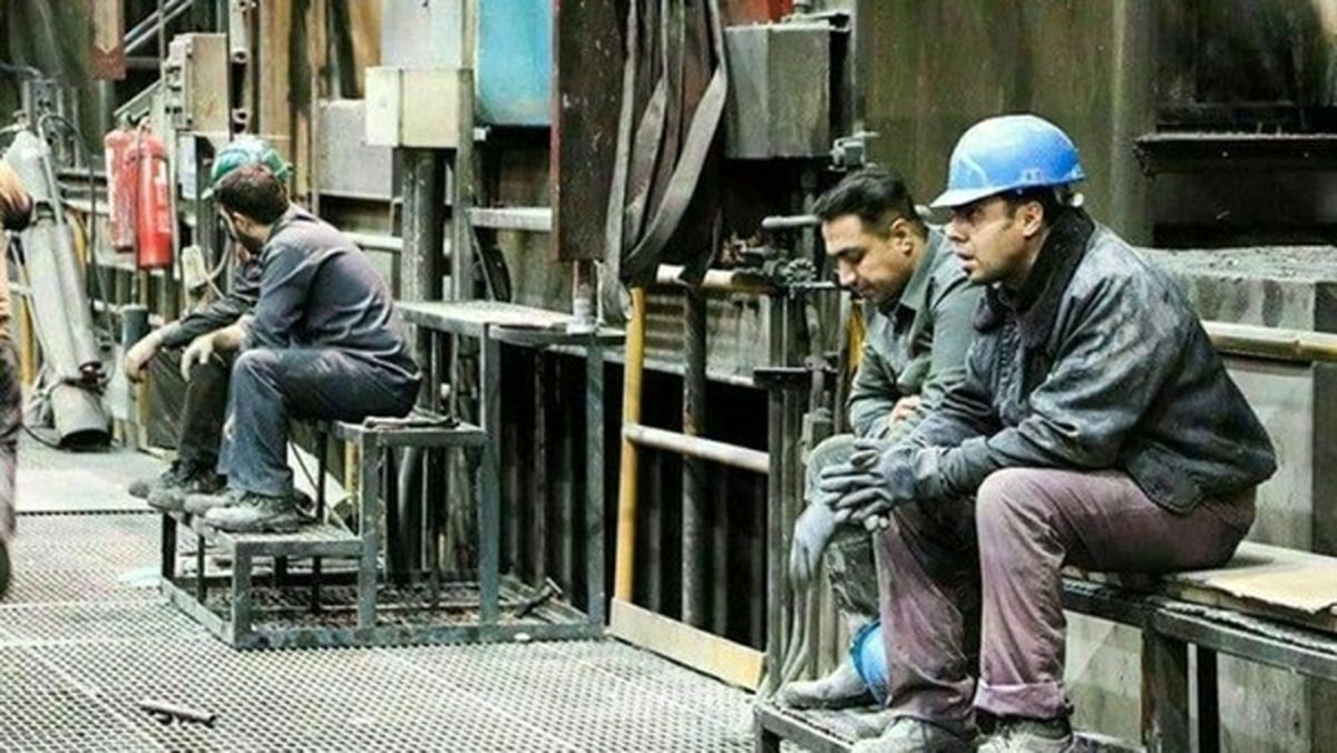 انتظار کارگران کیش چوب برای دریافت مطالبات معوقه 