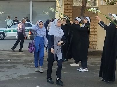 در نخستین روز مهر؛ دانش آموزان از انتظارات و خواسته‌های شان سخن می‌گویند