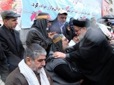 ملت ایران با حضور در راهپیمایی ۲۲ بهمن همراهی با انقلاب اسلامی را نشان دادند