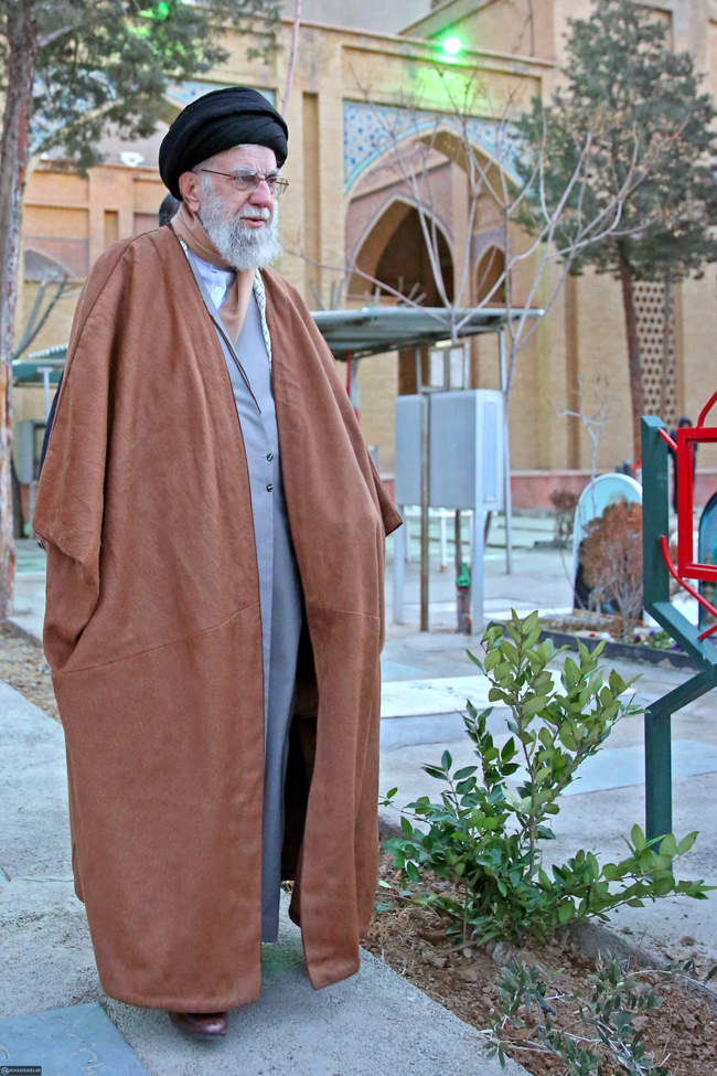 حضور رهبر انقلاب اسلامی در مرقد بنیانگذار جمهوری اسلامی ایران و مزار