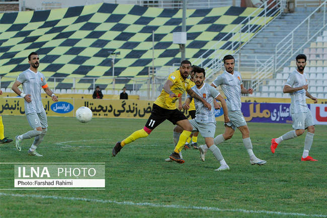 دیدارتیم های فجرشهیدسپاسی شیراز وشهرخودرو مشهد