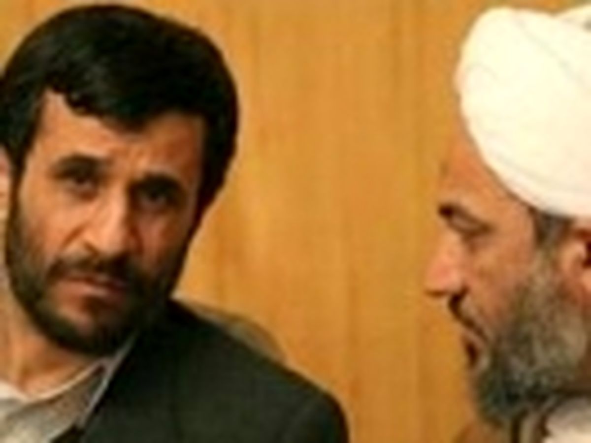 خطاهای احمدی‌نژاد با آب زمزم و کوثر هم پاک نمی‌شود 