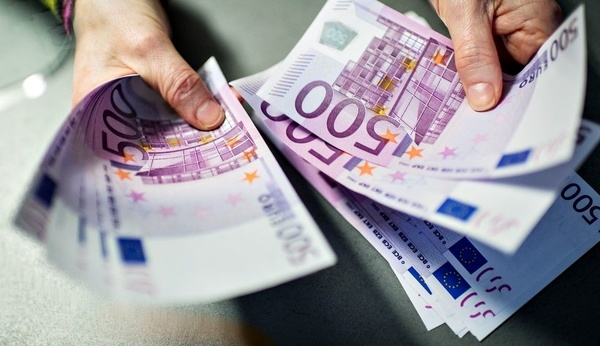 Global economy's recovery hinges on stimulus, virus battle, officials say