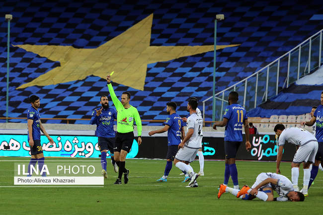 دیدار تیم های استقلال تهران و گل گهر سیرجان