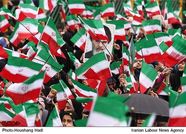 حضور رییس جمهور در راهپیمایی یوم الله ۲۲ بهمن