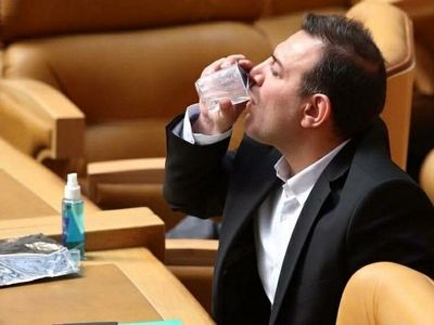 عزیزی خادم: مجمع را «پادگان» کرده بودند فقط سیم خاردار کم داشت! (وویدیو)