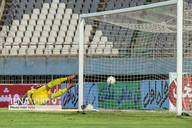 دیدار تیمهای فوتبال آلومینیوم اراک و پیکان تهران