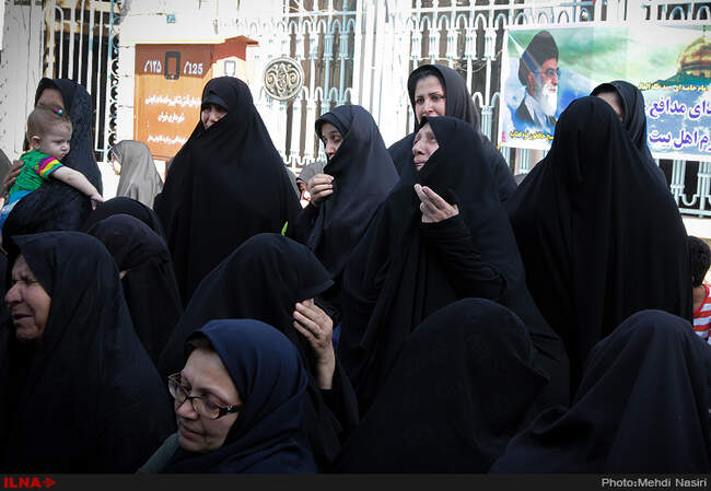 تشییع پیکردوتن از شهدای مدافع حرم در بازار تهران