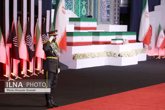 ادای احترام سران قوا و مسئولان نظام به پیکر آقای شهید ایران