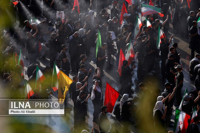 اقامه نماز بر پیکر رهبر شهید انقلاب در مصلای تهران / 7