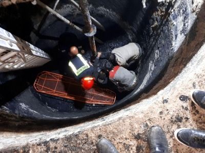 نجات جان یک کارگر کارتن‌سازی از چاه خمیرگیر