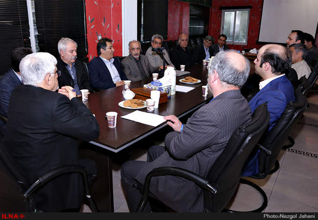 دیدار جمعی از اصناف و بازاریان با محمدرضا عارف