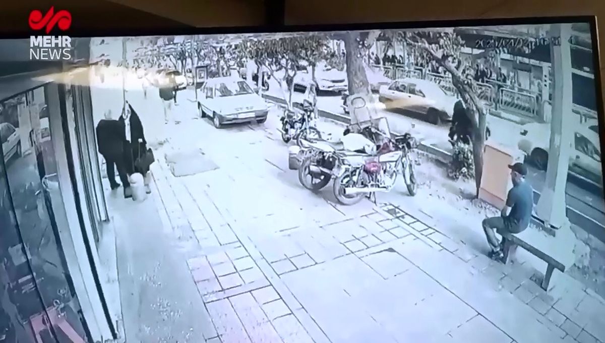 دزدی موتور در روز روشن در خیابان آزادی! + فیلم