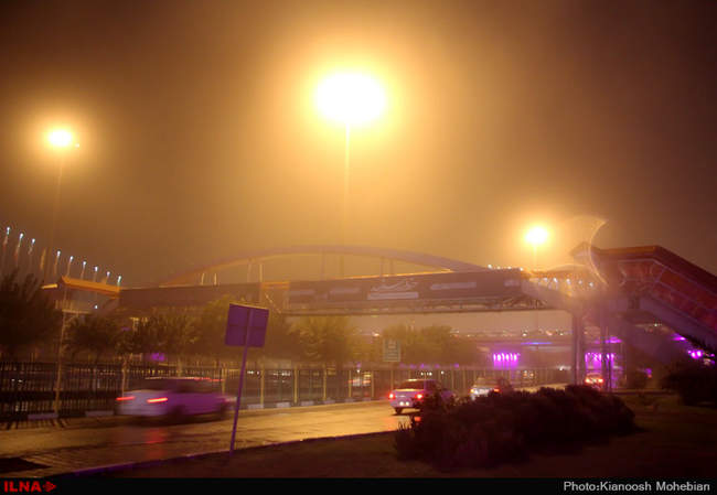 وقوع طوفان و گرد و خاک شدید در تهران