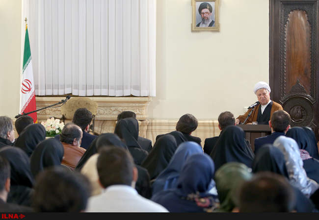 دیدار جمعی از دانشجویان دانشگاه‌های مختلف کشور با آیت‌الله هاشمی ر