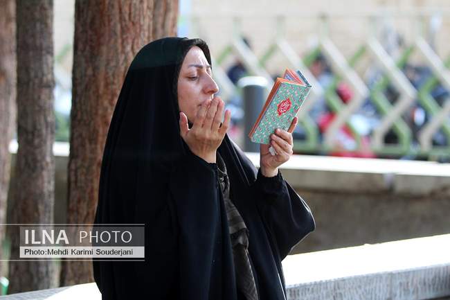 روز عرفه در گلستان شهدای اصفهان