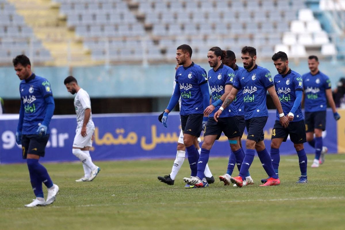 ویدیو: ازدحام هواداران استقلال؛ بازیکنان با خبرنگاران گفتگو نکردند!