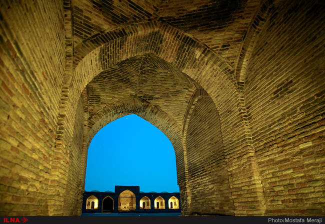 نماهای شبانه کاروانسرای ساسانی دیرگچین