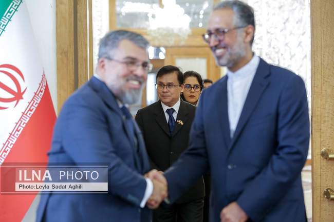 نشست وزیر خارجه با سفرای کشورهای خارجی