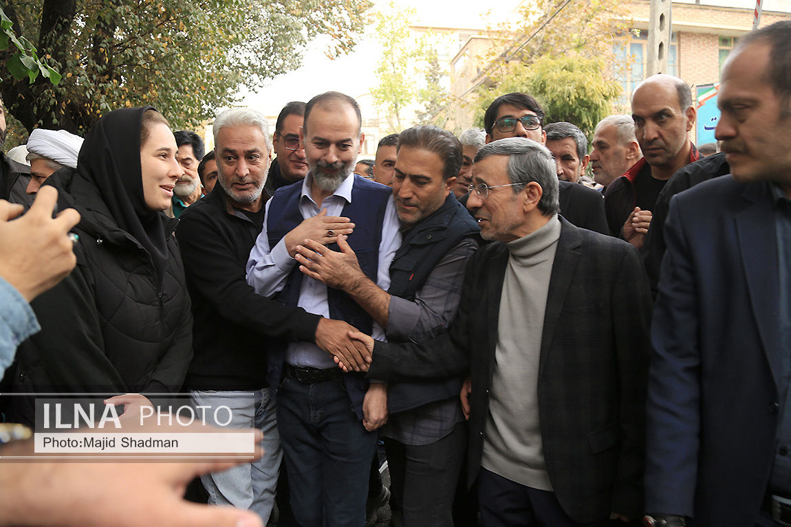  تشییع مرحومه مغفوره «زرین احمدی نژاد»