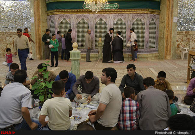 سفره افطار در حرم حضرت معصومه(س)