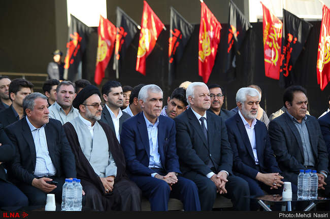 آیین برافراشتن پرچم عزا بر فراز بلندترین سکوی پرچم ایران