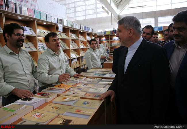 حضور  سید رضا صالحی امیری وزیر فرهنگ و ارشاد در سی‌‌اُمین نمایشگاه ب
