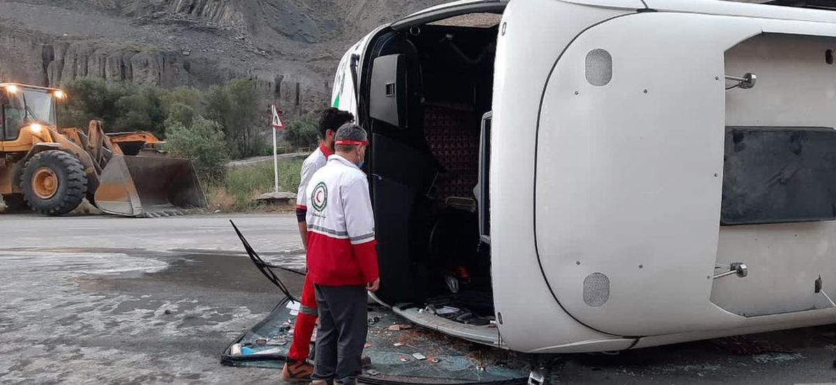 جزئیات جدید از واژگونی اتوبوس در جاده مرودشت-سعادت شهر/ کشته ها به ۵ تن رسید