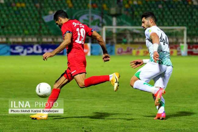 دیدار تیمهای فوتبال  پرسپولیس‌تهران و ذوب آهن اصفهان