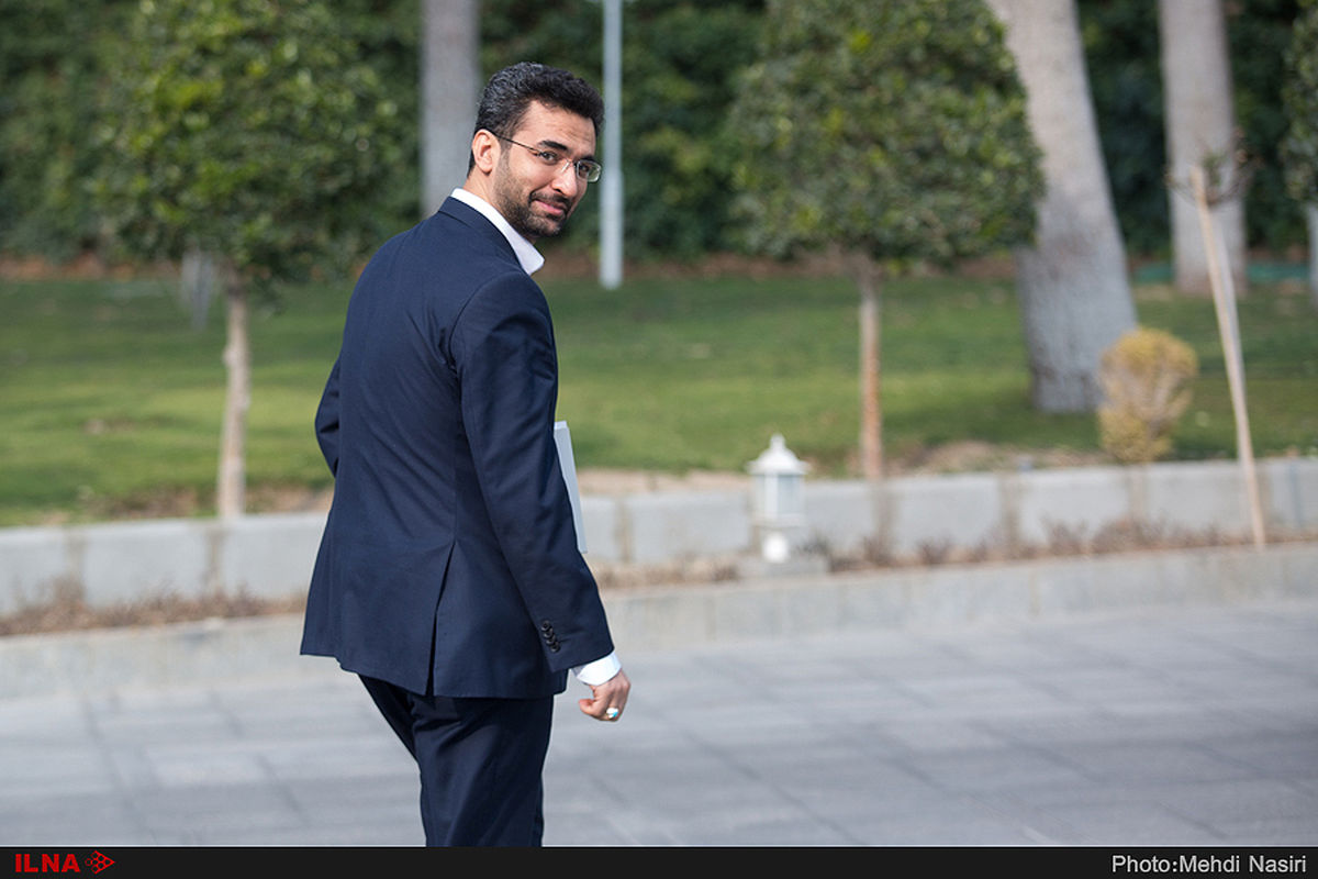 مخالفت آذری جهرمی با فیلترینگ تلگرام/ نامه جوانان احزاب برای اعلام حمایت از وزیر جوان ارتباطات