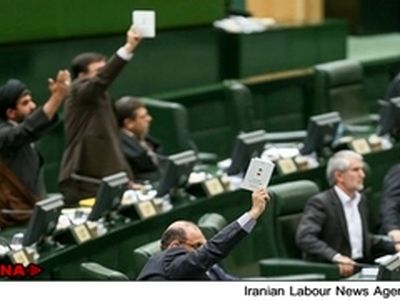 از توضیحات وزیر کار قانع نشده‌ام
