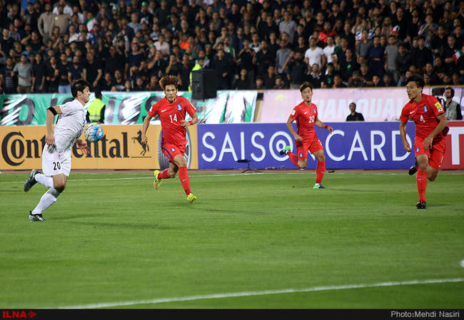 مسابقه فوتبال بین دوتیم ایران و کره جنوبی