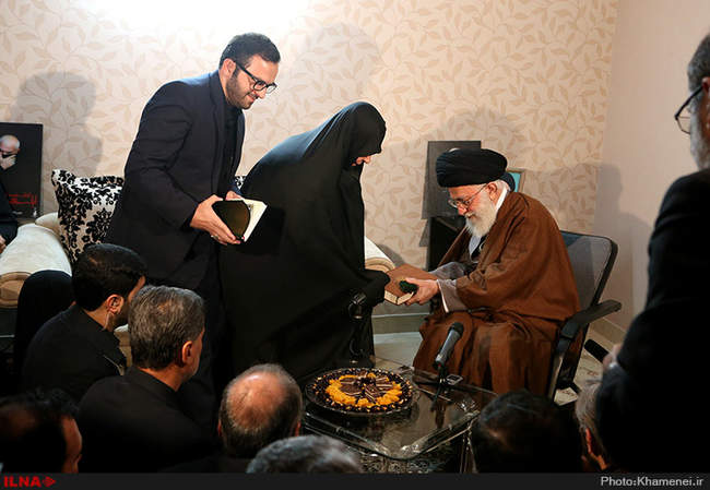 حضور رهبر انقلاب در منزل سردار شهید حسین همدانی