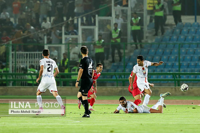 دیدار تیمهای فوتبال پرسپولیس تهران و فولاد خوزستان