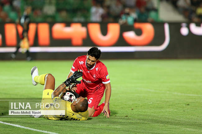 دیدار تیمهای فوتبال پرسپولیس تهران و فولاد خوزستان