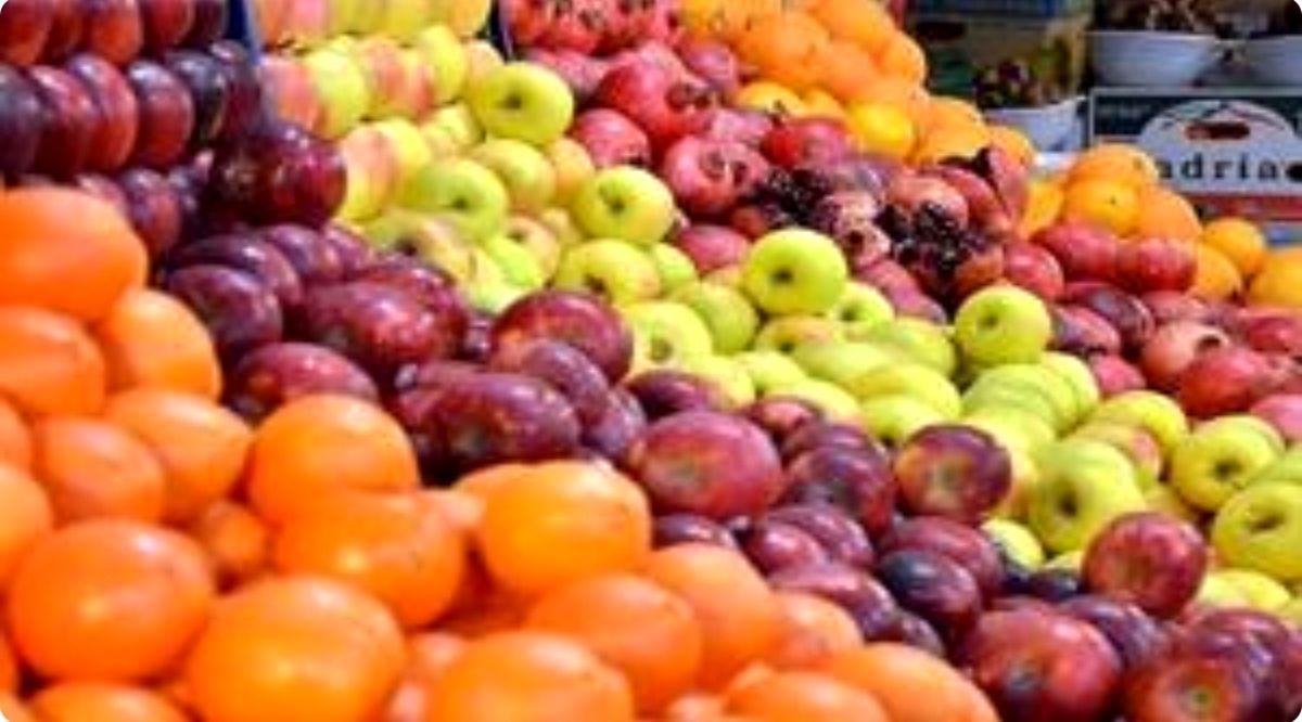توزیع بیش از ۶ تن میوه شب عید در صومعه سرا