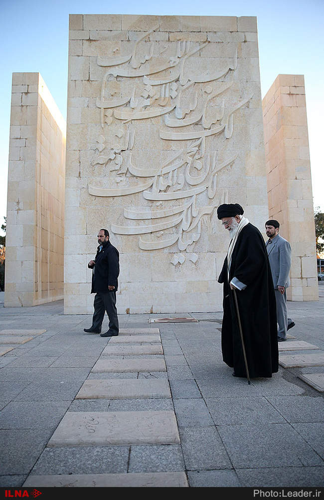 حضور رهبر انقلاب در مرقد مطهر امام خمینی(ره) و گلزار شهیدان