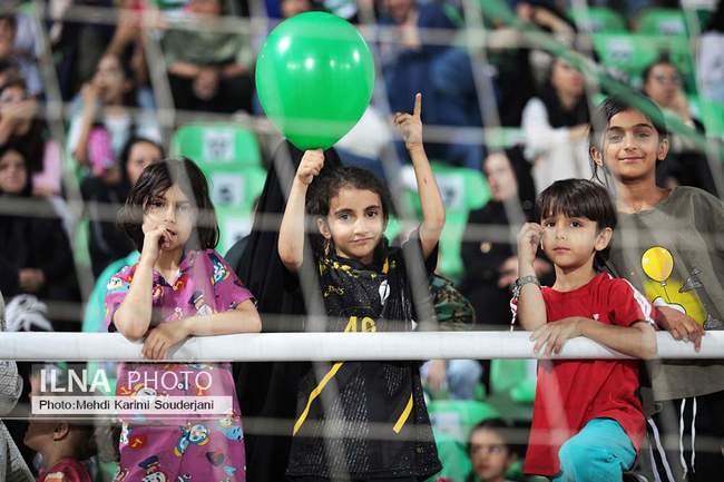 برد خانگی تیم فوتبال ذوب آهن اصفهان مقابل مس رفسنجان