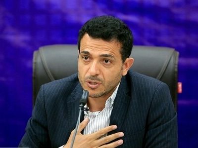رویکرد اجتماعی مومنی بر تجربه سیاسی‌اش غلبه دارد