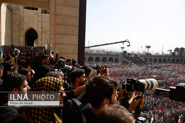 اقامه نماز بر پیکر رهبر شهید انقلاب در مصلای تهران / 7