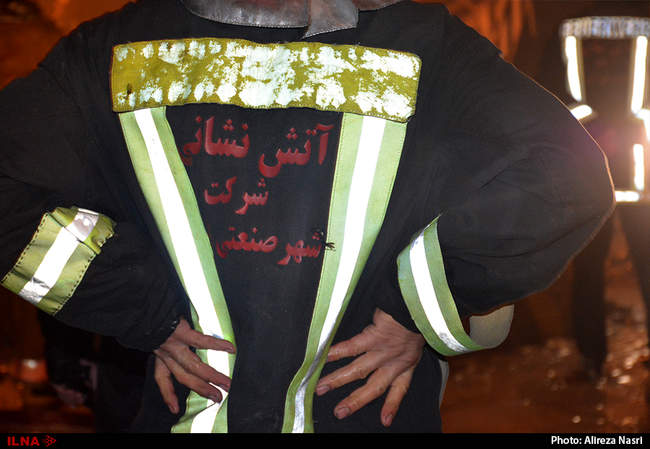 مهار آتش سوزی شرکت ایران چسب در شهرصنعتی البرز