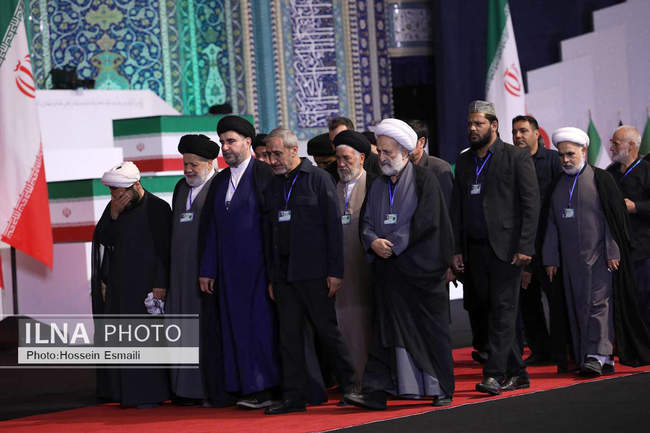 ادای احترام مهمانان و مسئولان خارجی به پیکر امام شهید/1