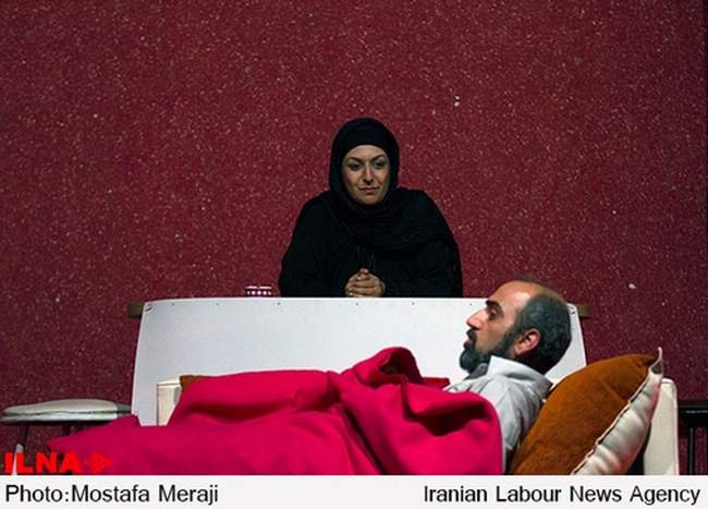 نمایش پاپانوئل و دست های یخ زده من به روی صحنه رفت