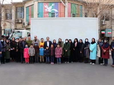 اهدای بسته‌های فرهنگی کانون به کودکان زلزله‌زده خوی
